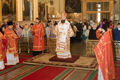 В день Радоницы Митрополит Серафим совершил Литургию и пасхальное поминовение усопших в Успенском кафедральном соборе