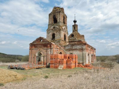 Продолжается восстановление храма в селе Стяжкино