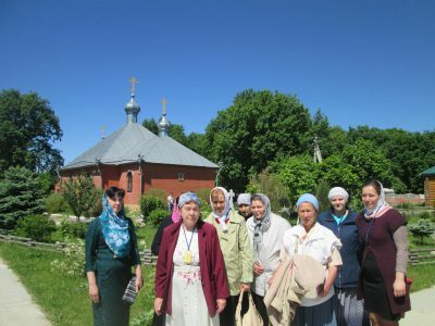 Пензенские паломники посетили пещерный монастырь Казанской Алексиево-Сергиевской пустыни в Сазанье