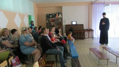 Священнослужитель встретился с родителями воспитанников детского сада в селе Чемодановка