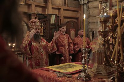 Митрополит Пензенский и Нижнеломовский Серафим совершил Божественную литургию в Царской обители