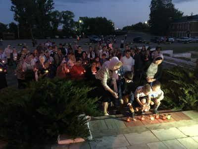 В Каменке состоялась акция «Свеча памяти», посвящённая Дню памяти и скорби