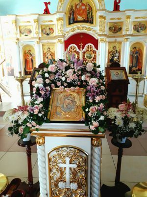 В канун праздника явления иконы Пресвятой Богородицы во граде Казани в Димитриевском храме города Каменки состоялось всенощное бдение