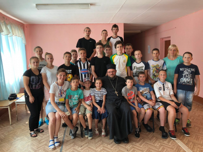 Священник посетил летний оздоровительный лагерь «Солнечная долина», в котором отдыхают дети инвалиды по слуху