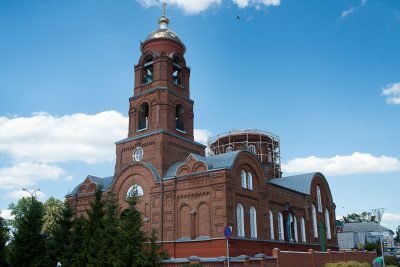 Митрополит Серафим освятил крест и купол для Богоявленской церкви рабочего поселка Мокшан