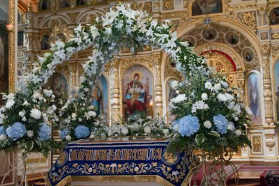 Митрополит Серафим совершил всенощное бдение с чином Погребения Плащаницы в Успенском кафедральном соборе