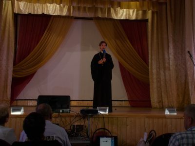 Священник принял участие в пленарном заседании районного педагогического форума в селе Бессоновка
