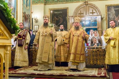 Митрополит Серафим и епископ Митрофан совершили всенощное бдение в Успенском кафедральном соборе города Пензы