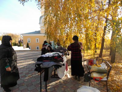 На территории Покровского архиерейского собора прошла благотворительная ярмарка