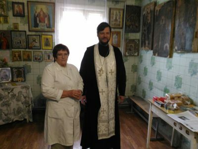 Клирик Никольского храма в Терновке посетил Дом ночного пребывания