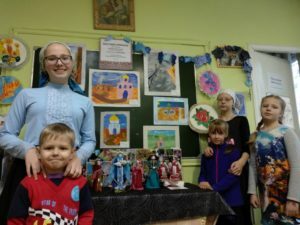 В храме Петра и Февронии оформлена праздничная выставка-ярмарка детского творчества