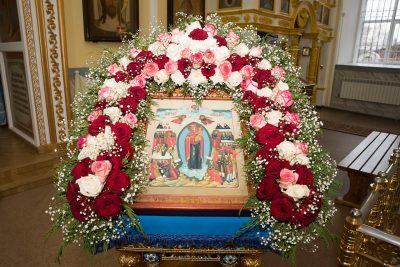 В день чествования иконы Божией Матери «Всех скорбящих Радость» митрополит Серафим совершил Литургию в Покровском соборе Пензы