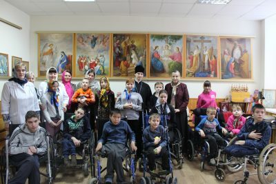 Священник посетил Нижнеломовский детский дом-интернат для детей с физическими недостатками