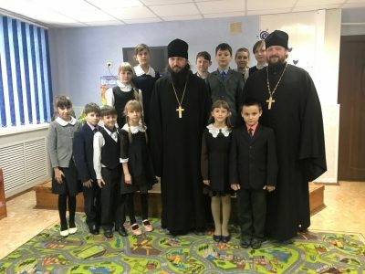 Священнослужители посетили социальный приют для детей и подростков Каменского района