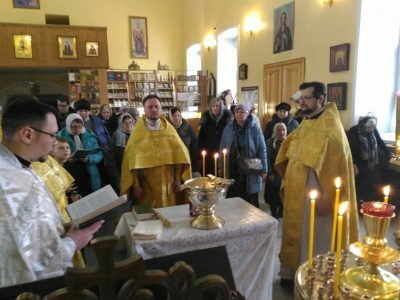 В Никольском храме в Терновке состоялся водосвятный молебен с акафистом Божией Матери
