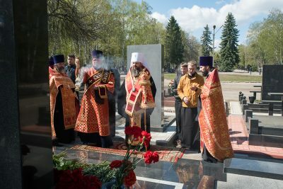 Митрополит Серафим совершил заупокойную литию на могиле Василия Бочкарева