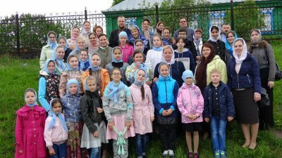 Воспитанники детско-юношеской хоровой школы «Преображение» совершили паломничество к святыням Никольского района