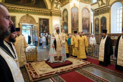 В канун Недели Всех святых митрополит Серафим совершил всенощное бдение в Успенском кафедральном соборе