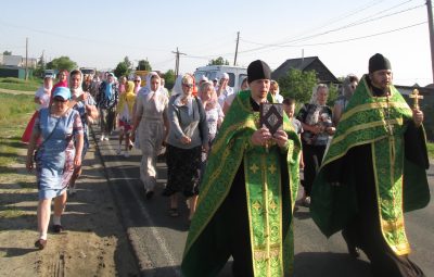 Пензенские паломники совершили крестный ход из села Ленино до мощей священноисповедника Иоанна Оленевского в Соловцовке
