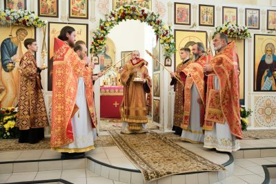 В день престольного праздника митрополит Серафим совершил Литургию в Петропавловском храме Пензы