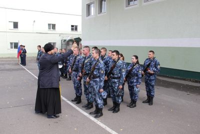 Священник благословил молодых сотрудников регионального УФСИН на службу Родине