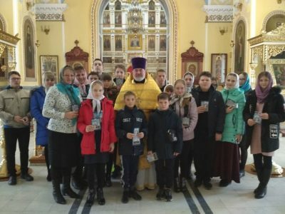 Покровский архиерейский собор посетили паломники из Ульяновской области