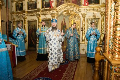 Митрополит Серафим совершил вечерню с акафистом Казанской-Пензенской иконе Божией Матери в Митрофановском храме Пензы