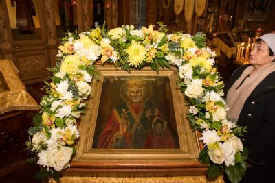 В день памяти святителя Николая Чудотворца и 25-летний юбилей прихода митрополит Серафим совершил Литургию в Никольском храме в Ахунах