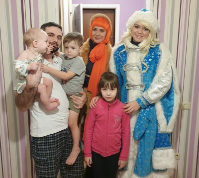 Артисты Семейного православного театра доставили юным пензенцам приглашения на Епархиальную елку