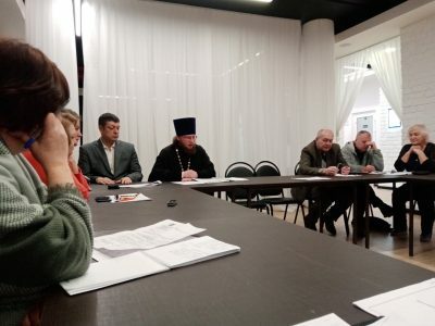 Священник принял участие в заседании этноконфессионального совета при администрации Заречного