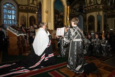 В Прощеное воскресенье митрополит Серафим совершил вечерню в Успенском кафедральном соборе Пензы