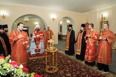 В канун Антипасхи митрополит Серафим совершил всенощное бдение в Воскресенском храме при епархиальном управлении