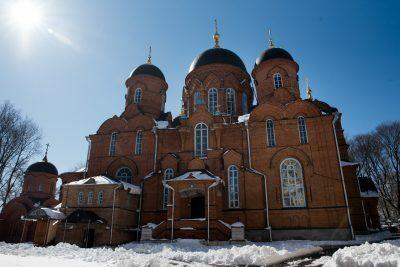 В Великий Понедельник митрополит Серафим совершил Литургию Преждеосвященных Даров в Успенском кафедральном соборе