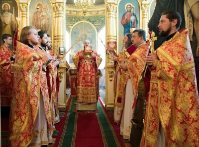 В Неделю святых жен-мироносиц митрополит Серафим совершил Литургию в Успенском кафедральном соборе