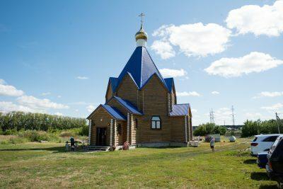 В день памяти Царственных страстотерпцев митрополит Серафим совершил Литургию в микрорайоне Заря города Пензы