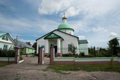 В день престольного торжества митрополит Серафим совершил Литургию в храме преподобного Сергия Радонежского в Каменке