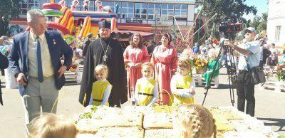 Священник Александр Черных стал почетным гостем на фестивале меда в Мокшанском районе