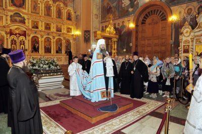 Митрополит Серафим совершил всенощное бдение с чином Погребения Плащаницы в Вознесенском кафедральном соборе Кузнецка