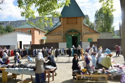 Храм преподобного Серафима Саровского приглашает на благотворительную вещевую ярмарку