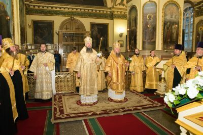 Митрополит Серафим и епископ Митрофан совершили всенощное бдение в Успенском кафедральном соборе Пензы