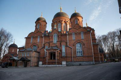 В праздник Благовещения митрополит Серафим совершил литургию в Успенском соборе