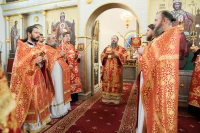 В Неделю о слепом митрополит Серафим совершил Литургию в Спасо-Преображенском мужском монастыре