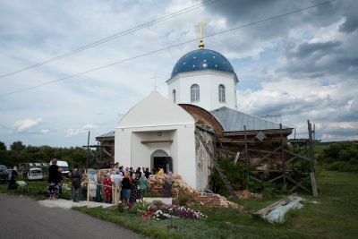 Митрополит Серафим освятил колокола для храма в честь Казанской иконы Божией Матери в селе Ленино