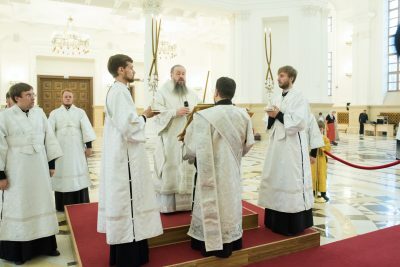 В канун Недели 9-й по Пятидесятнице митрополит Серафим совершил всенощное бдение в Спасском кафедральном соборе