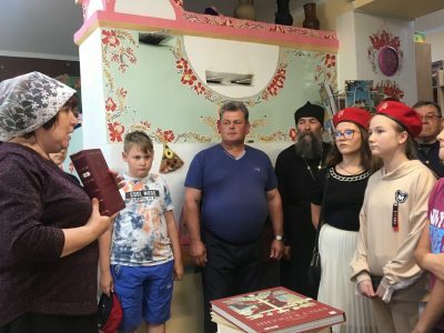 Покровский архиерейский собор посетили школьники из Наровчата