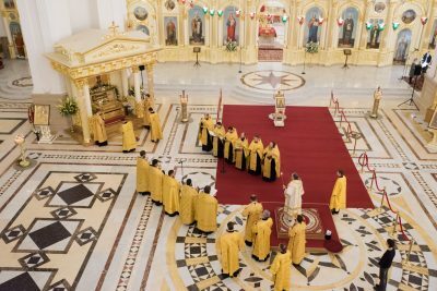 Митрополит Серафим совершил акафист святителю Иннокентию Пензенскому в Спасском кафедральном соборе
