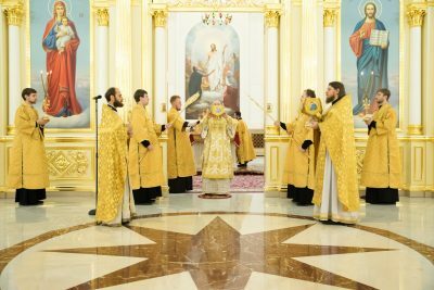 В Неделю 20-ю по Пятидесятнице митрополит Серафим совершил литургию в Спасском кафедральном соборе