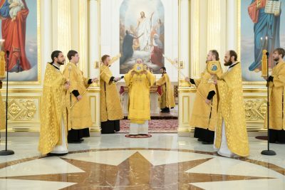 В Неделю 23-ю по Пятидесятнице митрополит Серафим совершил литургию в Спасском кафедральном соборе