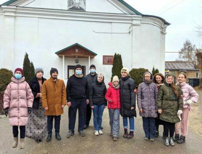 Православная молодежь приняла участие в субботнике у церкви Воскресения Словущего г. Пензы