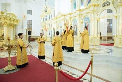 В канун Недели святых праотец митрополит Серафим совершил всенощное бдение в Спасском кафедральном соборе